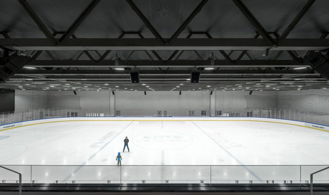 Huaxi LIVE Wukesong Ice Center / WWD Design