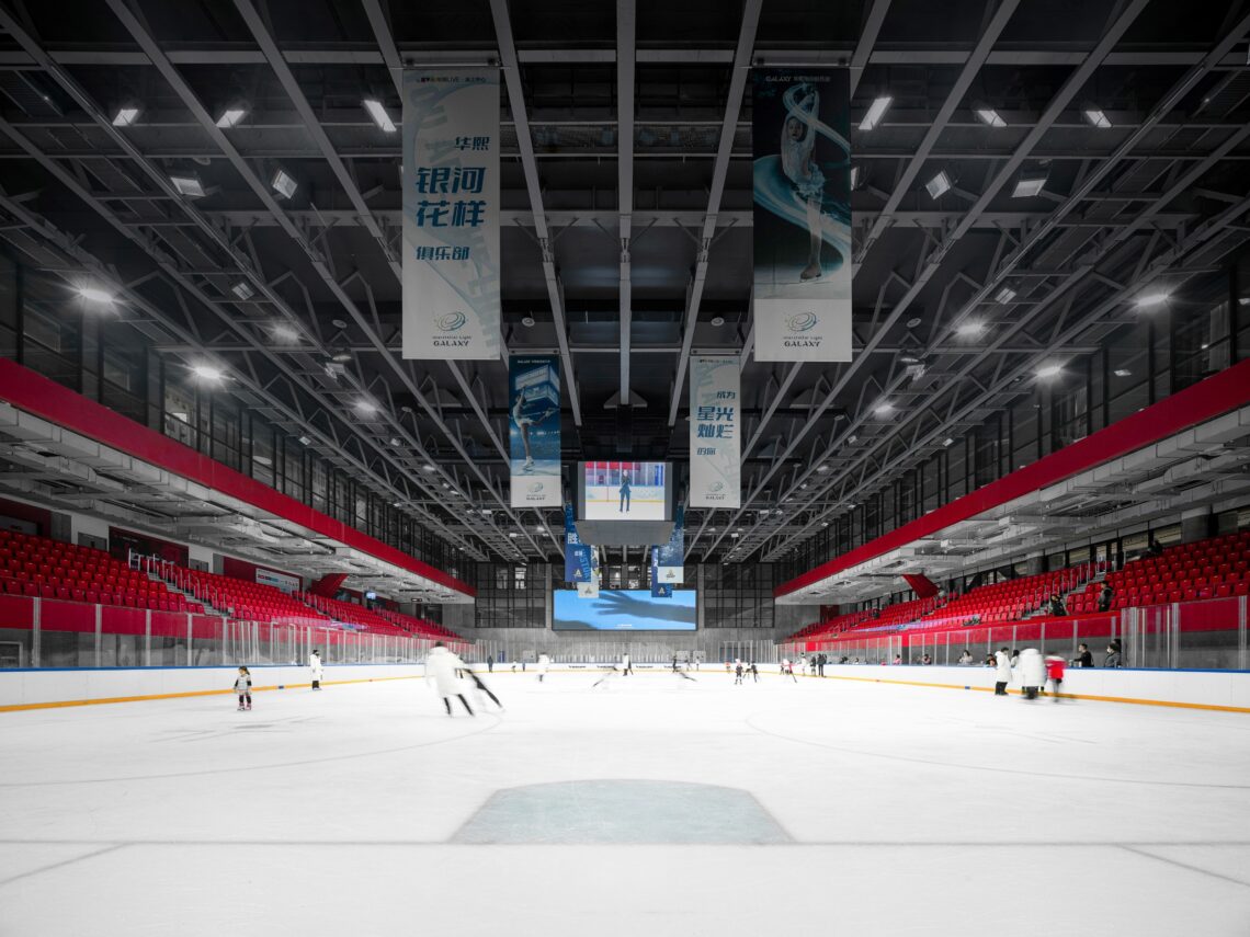 Huaxi LIVE Wukesong Ice Center / WWD Design