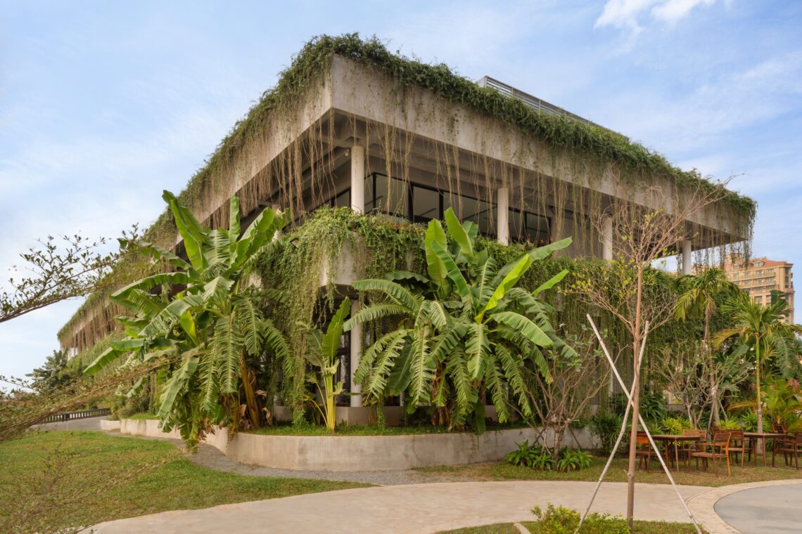 Coconut Club & Park in Phnom Penh / T3 Architects