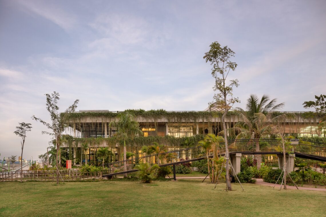 Coconut Club & Park in Phnom Penh / T3 Architects