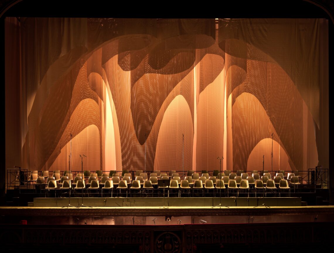 Shiwa Shiwa by Kengo Kuma: A Sensory Journey for Simon Boccanegra with Alcantara