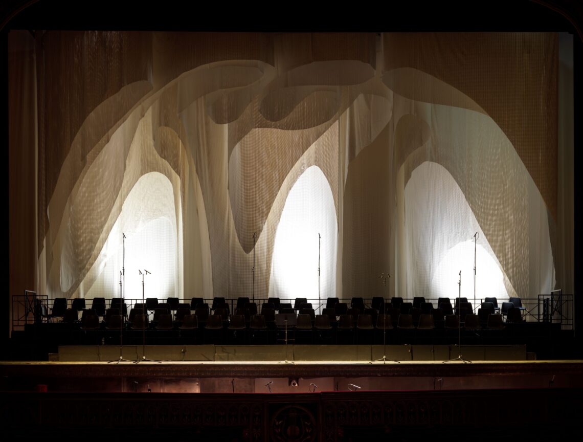 Shiwa Shiwa by Kengo Kuma: A Sensory Journey for Simon Boccanegra with Alcantara