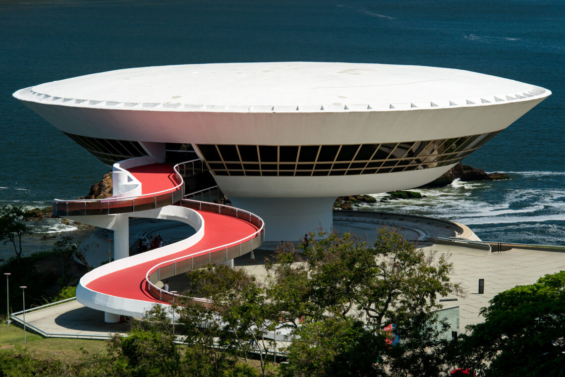 Niterói Contemporary Art Museum / Oscar Niemeyer