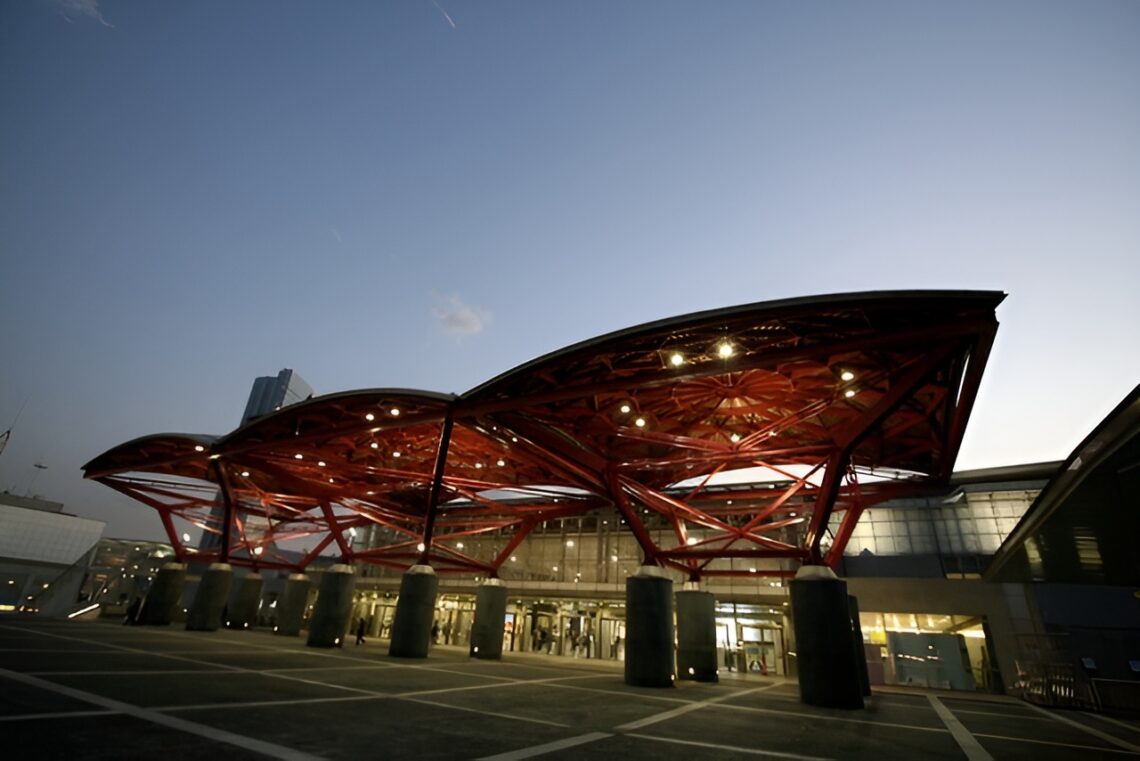 Makuhari Messe / Fumihiko Maki | Classics on Architecture Lab