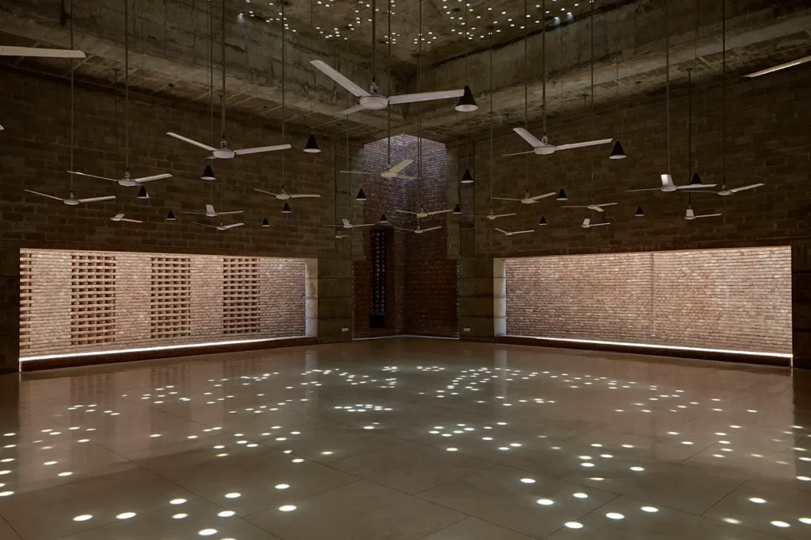 The Prayer Hall - Bait Ur Rouf Mosque, Dhaka, Bangladesh - Marina Tabassum - © AKTC Rajesh Vora