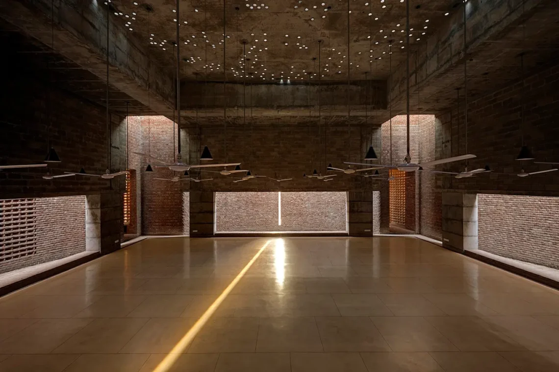 The Prayer Hall - Bait Ur Rouf Mosque, Dhaka, Bangladesh - Marina Tabassum - © AKTC Rajesh Vora